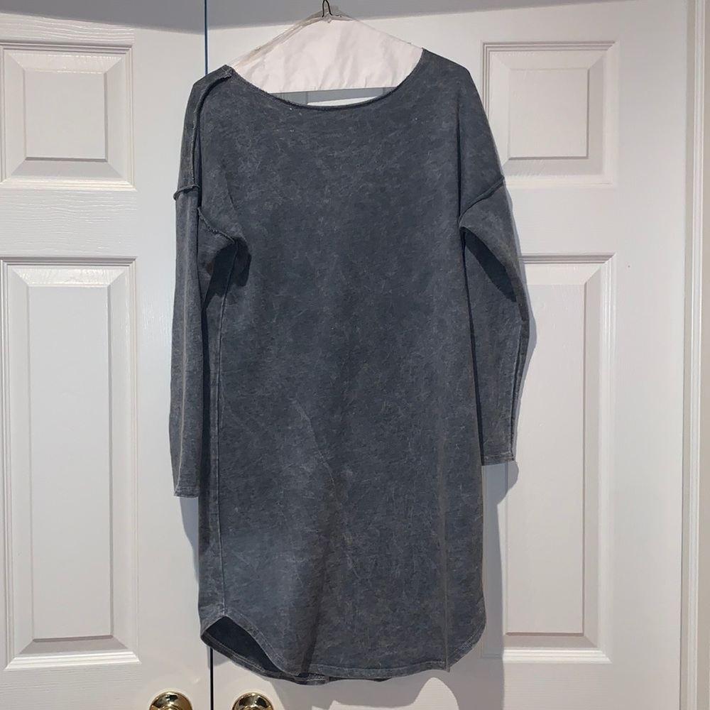 Gray long sleeve shirt